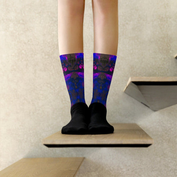 Psychedelic socks with vibrant blue and purple design; ideal for festivals and yoga.